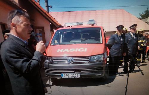 Slavnostní předání dopravního automobilu místním hasičům v&nbsp;roce 2017.&nbsp;Slavnosti se&nbsp;účastnil senátor Jan Látka a&nbsp;poslanec Ing.&nbsp;Vladislav Vilímec.